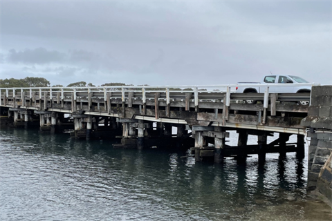 Gipps Street bridge web.png